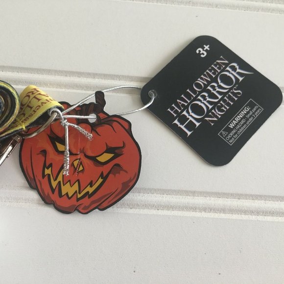 NWT Universal Studios Light Up Skull Lanyard Halloween Horror Nights Color Chang - Picture 8 of 11